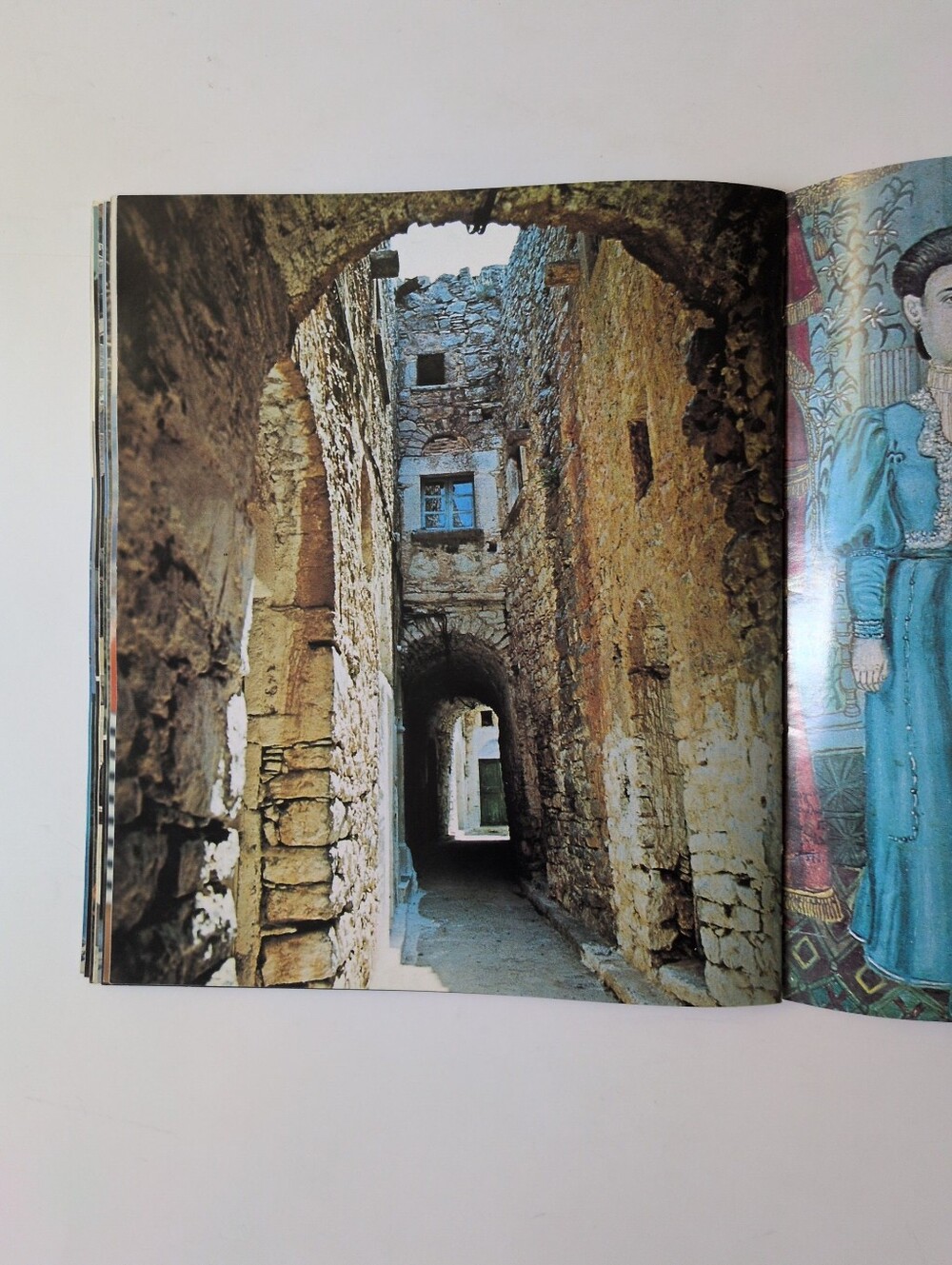 "Grece" - 1977 Greek Tourism Book (French language) - Picture 3 of 16
